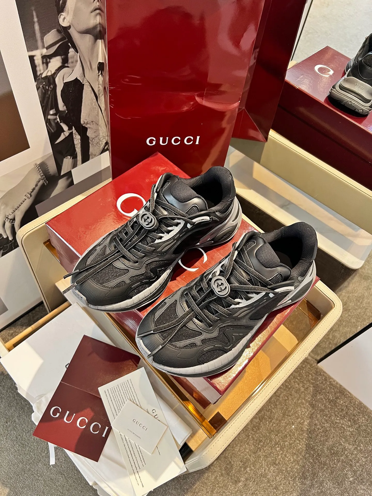 [G Home] P: 900💰 Only men’s models, Size::39-46, (46 customized) 2025Gucci couple series 2.0 sports shoes are made with heavy investment❤️‍🔥❤️‍🔥❤️‍🔥Renewed interpretation of the brand's iconic striped webbing elements😍😍When retro genes collide with futuristic design🎊🎊This new pair of Gucci shoes directly reaches the trend threshold💥 ✔️Color combination of caron contrast + classic stripes, GG reflective piping, visual impact, and comes with a high-light filter for street use ✔️ The structure is made of multi-layer splicing of different materials, mesh is breathable, leather is shaped, and the outsole is made of EVA foam and TPU. 😍😍😍Fashion and practicality are both online ✔️ Detailed double G midsole + iconic double G lock shoelaces, retro DNA is crazy and restless, and every step is based on the trendy aesthetic ❤️❤️❤️❤️